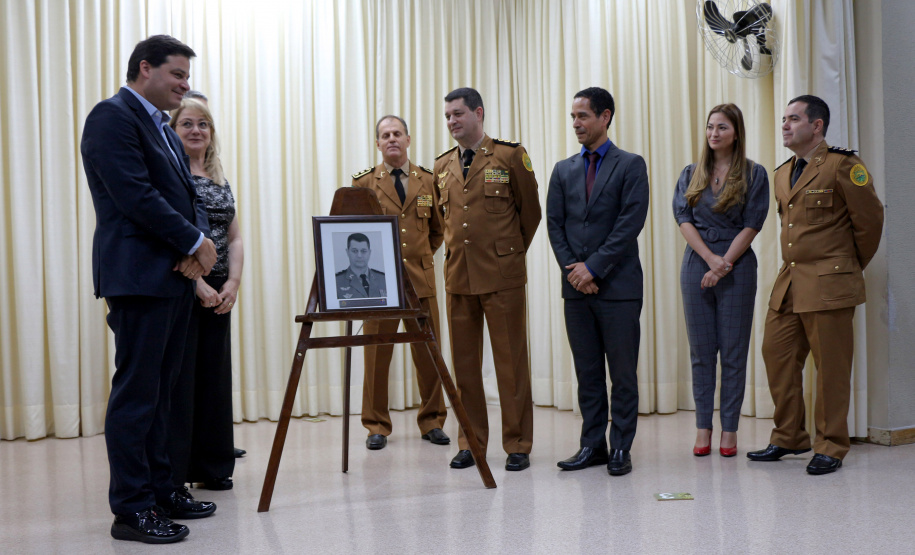 O Batalhão de Polícia Rodoviária (BPRv) recebeu nesta quarta-feira (09), na sede do Departamento de Estradas e Rodagens (DER-PR), em Curitiba, o novo comandante da unidade. O coronel Erich Wagner Osternack passou a função ao tenente-coronel Olavo Vianei Francischett Nunes, que desde 2012 chefiava a Central de Operações Policiais Militares (Copom).
