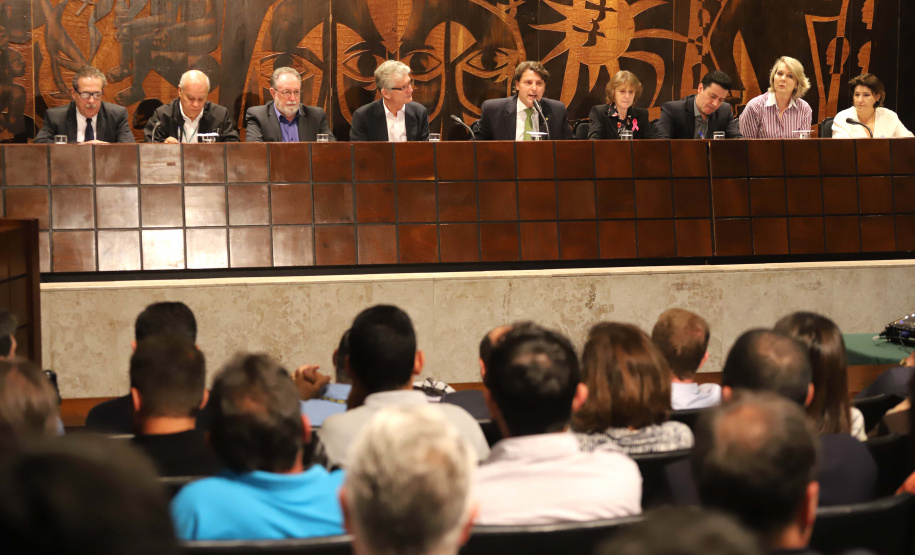 O secretário de Agricultura e Abastecimento Norberto Ortigara, participa da Audiência Pública que trata da incorporação da Emater, CPRA, Codapar e do Iapar, na Assembleia Legislativa.Curitiba, 09-10-19.Foto: Arnaldo Alves / AEN.