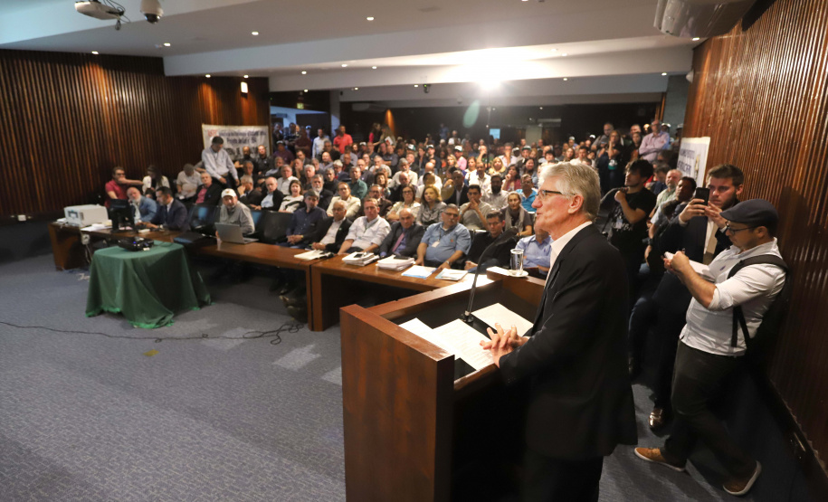 O secretário de Agricultura e Abastecimento Norberto Ortigara, participa da Audiência Pública que trata da incorporação da Emater, CPRA, Codapar e do Iapar, na Assembleia Legislativa.Curitiba, 09-10-19.Foto: Arnaldo Alves / AEN.