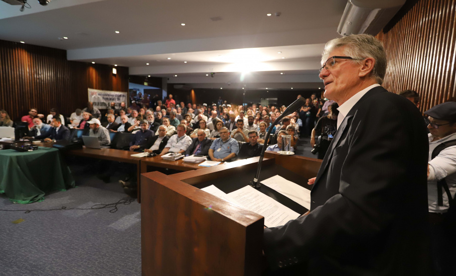 O secretário de Agricultura e Abastecimento Norberto Ortigara, participa da Audiência Pública que trata da incorporação da Emater, CPRA, Codapar e do Iapar, na Assembleia Legislativa.Curitiba, 09-10-19.Foto: Arnaldo Alves / AEN.