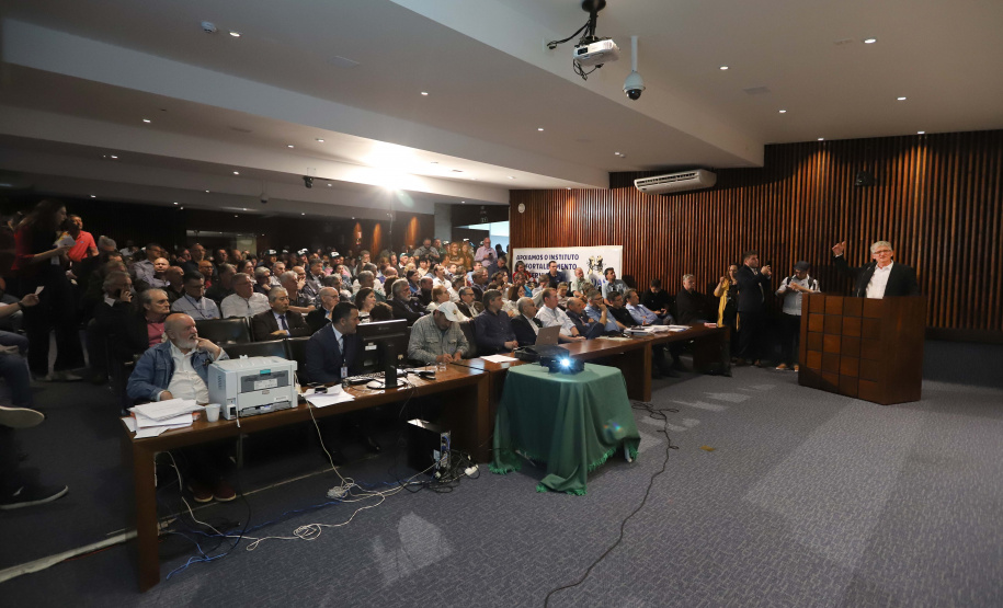 O secretário de Agricultura e Abastecimento Norberto Ortigara, participa da Audiência Pública que trata da incorporação da Emater, CPRA, Codapar e do Iapar, na Assembleia Legislativa.Curitiba, 09-10-19.Foto: Arnaldo Alves / AEN.