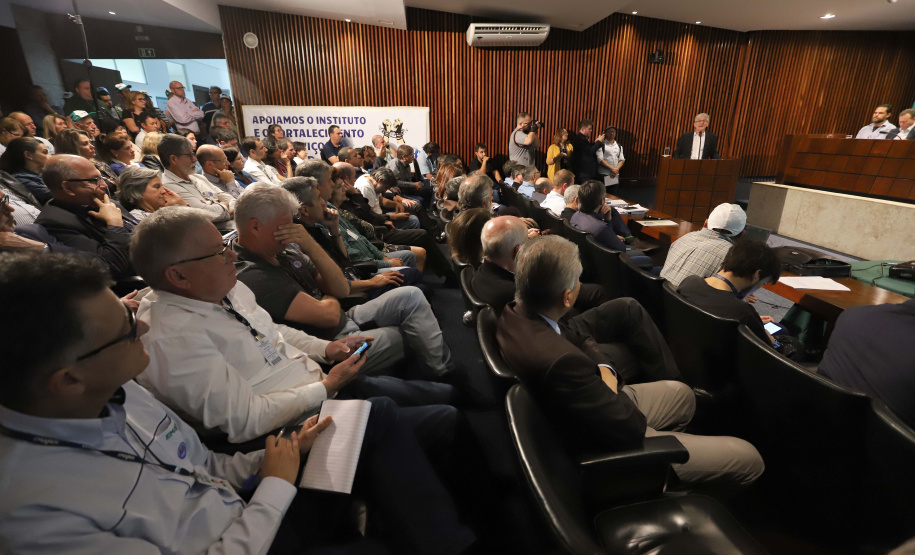 O secretário de Agricultura e Abastecimento Norberto Ortigara, participa da Audiência Pública que trata da incorporação da Emater, CPRA, Codapar e do Iapar, na Assembleia Legislativa.Curitiba, 09-10-19.Foto: Arnaldo Alves / AEN.