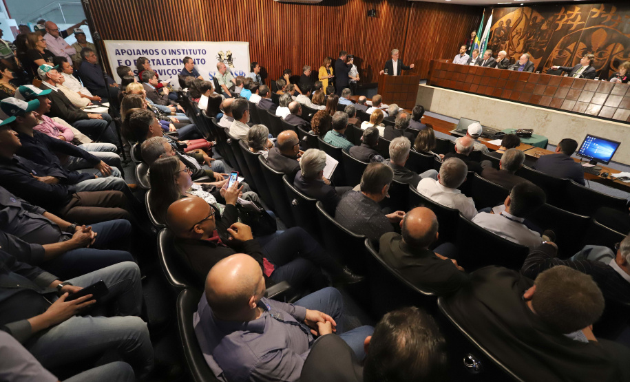 O secretário de Agricultura e Abastecimento Norberto Ortigara, participa da Audiência Pública que trata da incorporação da Emater, CPRA, Codapar e do Iapar, na Assembleia Legislativa.Curitiba, 09-10-19.Foto: Arnaldo Alves / AEN.