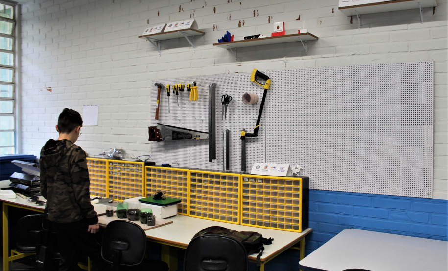 Com o objetivo de despertar uma consciência maior em relação à alimentação na escola onde estudam, alunos do Ensino Médio do Colégio Estadual Milton Carneiro, em Curitiba, estão desenvolvendo uma horta que não é apenas sustentável, mas também inteligente. Foto: Divulgação/SEED