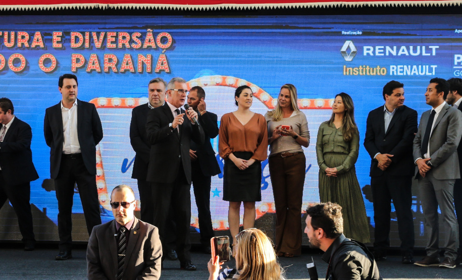 O governador Carlos Massa Ratinho Junior lança nesta quarta-feira (09) o projeto Cinema na Praça, que beneficiará cidades com até dez mil habitantes que não têm cinemas de rua ou em centros comerciais, no Palácio Iguaçu, em Curitiba.  09/10/2019 - Foto: Geraldo Bubniak/AEN