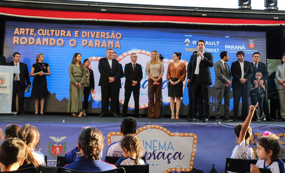O governador Carlos Massa Ratinho Junior lança nesta quarta-feira (09) o projeto Cinema na Praça, que beneficiará cidades com até dez mil habitantes que não têm cinemas de rua ou em centros comerciais, no Palácio Iguaçu, em Curitiba.  09/10/2019 - Foto: Geraldo Bubniak/AEN