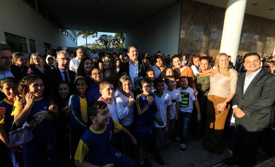 O governador Carlos Massa Ratinho Junior lança nesta quarta-feira (09) o projeto Cinema na Praça, que beneficiará cidades com até dez mil habitantes que não têm cinemas de rua ou em centros comerciais, no Palácio Iguaçu, em Curitiba.  09/10/2019 - Foto: Geraldo Bubniak/AEN