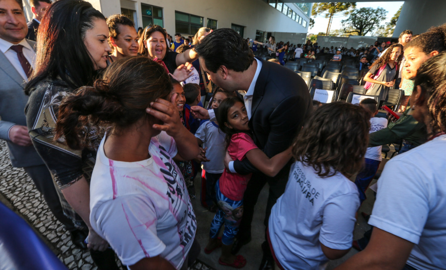 O governador Carlos Massa Ratinho Junior lança nesta quarta-feira (09) o projeto Cinema na Praça, que beneficiará cidades com até dez mil habitantes que não têm cinemas de rua ou em centros comerciais, no Palácio Iguaçu, em Curitiba.  09/10/2019 - Foto: Geraldo Bubniak/AEN