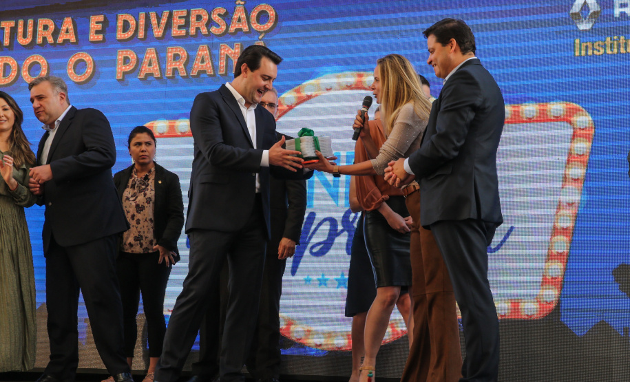 O governador Carlos Massa Ratinho Junior lança nesta quarta-feira (09) o projeto Cinema na Praça, que beneficiará cidades com até dez mil habitantes que não têm cinemas de rua ou em centros comerciais, no Palácio Iguaçu, em Curitiba.  09/10/2019 - Foto: Geraldo Bubniak/AEN