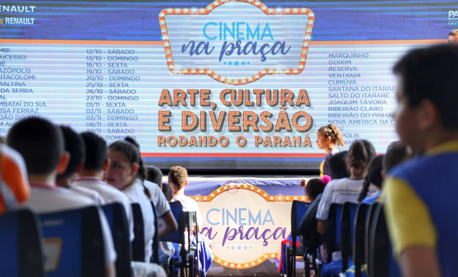 O Governo do Paraná lançou nesta quarta-feira (09) o projeto Cinema na Praça, que beneficiará cidades com até dez mil habitantes que não têm cinemas de rua ou em centros comerciais.Foto: José Fernando Ogura/AEN