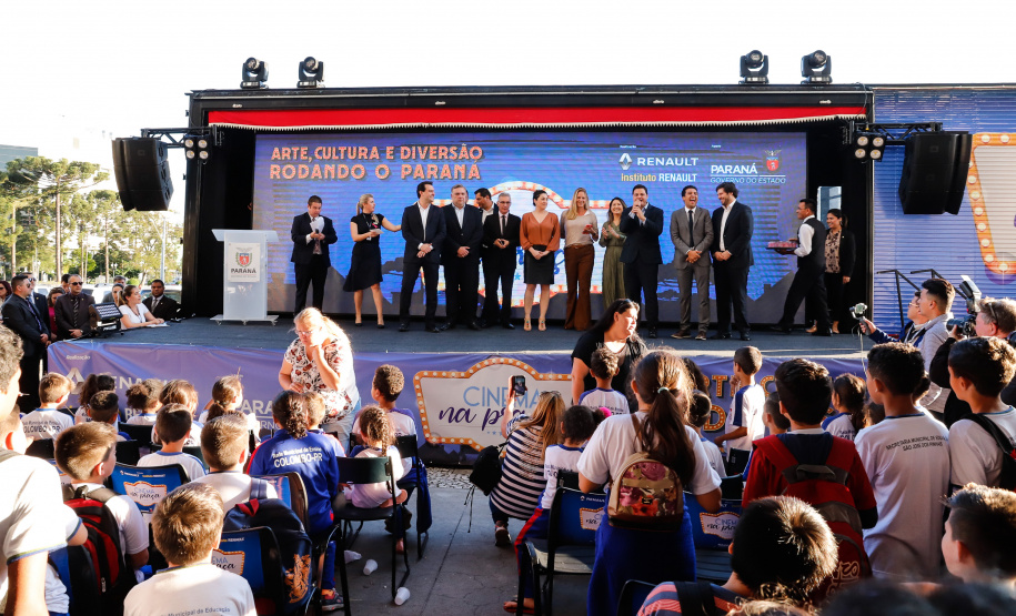O governador Carlos Massa Ratinho Junior lança nesta quarta-feira (09) o projeto Cinema na Praça, que beneficiará cidades com até dez mil habitantes que não têm cinemas de rua ou em centros comerciais, no Palácio Iguaçu, em Curitiba.  09/10/2019