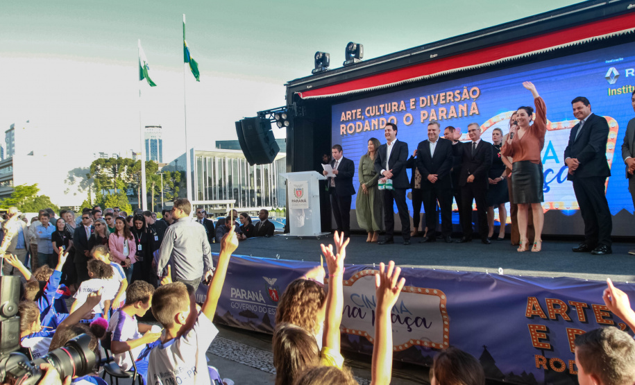 O governador Carlos Massa Ratinho Junior lança nesta quarta-feira (09) o projeto Cinema na Praça, que beneficiará cidades com até dez mil habitantes que não têm cinemas de rua ou em centros comerciais, no Palácio Iguaçu, em Curitiba. 09/10/2019