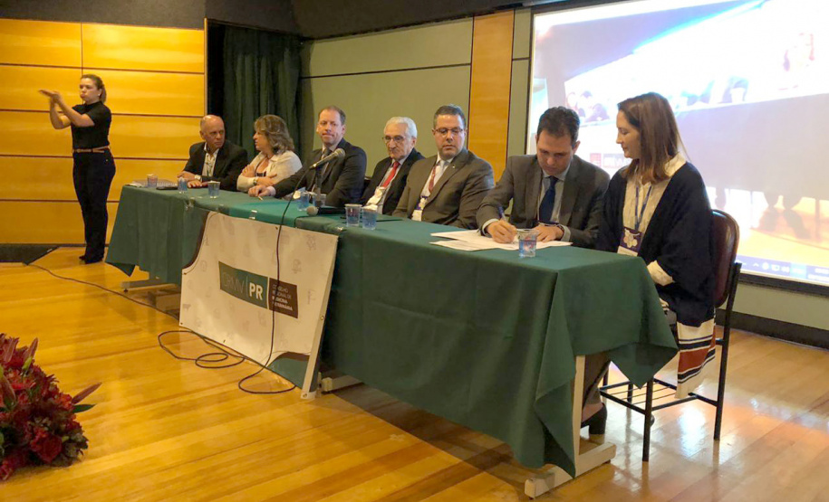 A Secretaria de Estado da Saúde do Paraná participa do I Simpósio Internacional de Saúde Única / III Simpósio Paranaense de Saúde Única, que acontece nesta terça e quarta-feira (09 e 10) na Pontifícia Universidade Católica do Paraná (PUCPR), em Curitiba. O evento reúne especialistas das mais importantes instituições de saúde animal, ambiental e humana do mundo para promover a colaboração multisetorial e multiprofissional no contexto de Saúde Única.Foto:Américo Antonio/SESA