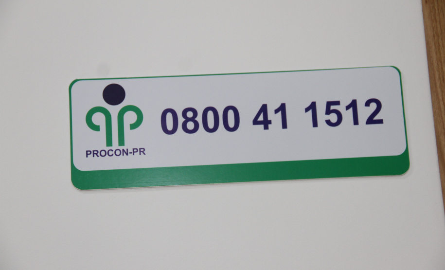 Verificar o cumprimento do Código de Defesa do Consumidor e demais legislações relativas às operações realizadas por empresas financeiras e seus correspondentes. Este foi o objetivo da ação fiscalizatória lançada nesta quarta-feira (09) pelo secretário da Justiça, Família e Trabalho, Ney Leprevost, e pela chefe do Procon-PR, Claudia Silvano, nos estabelecimentos da região central de Curitiba e que se espalhou por todo o Estado. Foto: Divulgação/SEJUF