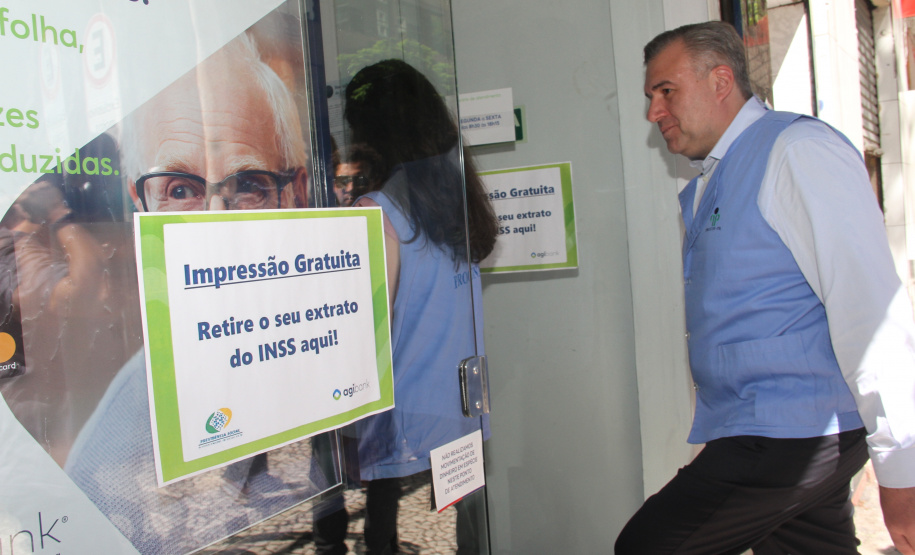 Verificar o cumprimento do Código de Defesa do Consumidor e demais legislações relativas às operações realizadas por empresas financeiras e seus correspondentes. Este foi o objetivo da ação fiscalizatória lançada nesta quarta-feira (09) pelo secretário da Justiça, Família e Trabalho, Ney Leprevost, e pela chefe do Procon-PR, Claudia Silvano, nos estabelecimentos da região central de Curitiba e que se espalhou por todo o Estado. Foto: Divulgação/SEJUF