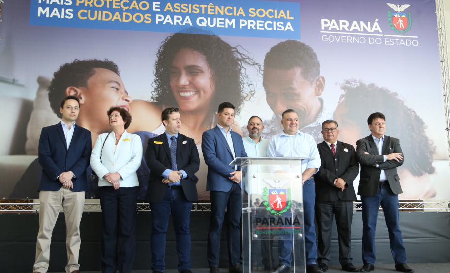 O Governo do Estado vai fortalecer a estrutura de assistência social de 164 municípios paranaenses, com o repasse de R$ 19 milhões para aprimoramento de Centros de Referência de Assistência Social (Cras) e de Centros de Referência Especializado de Assistência Social (Creas), além da concessão de benefícios eventuais