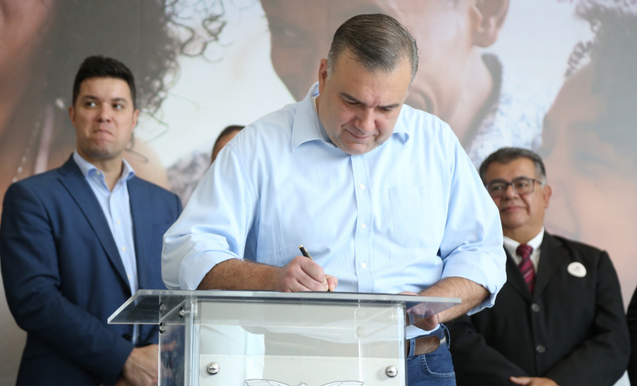 O Governo do Estado vai fortalecer a estrutura de assistência social de 164 municípios paranaenses, com o repasse de R$ 19 milhões para aprimoramento de Centros de Referência de Assistência Social (Cras) e de Centros de Referência Especializado de Assistência Social (Creas), além da concessão de benefícios eventuais