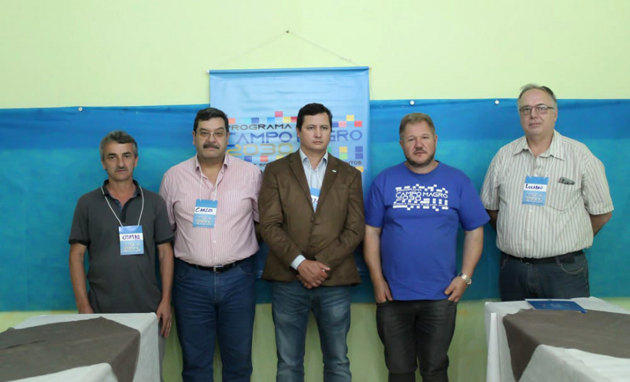 O Governo do Estado e a prefeitura de Campo Magro, na Região Metropolitana de Curitiba, vão regularizar 100 pequenas propriedades rurais em duas localidades do município: Ouro Fino e Campo Novo. O termo de cooperação técnica foi assinado quarta-feira (9) pelo diretor-presidente do Instituto de Terras, Cartografia e Geologia do Paraná (ITCG), Mozarte de Quadros Junior, e o prefeito de Campo Magro, Claudio Cesar Casagrande.Foto: DIvulgação/SEDEST