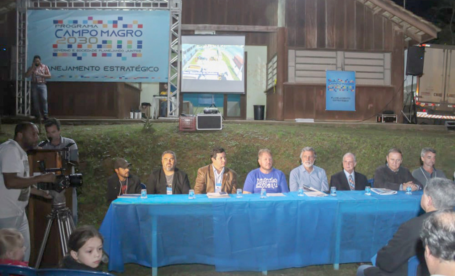 O Governo do Estado e a prefeitura de Campo Magro, na Região Metropolitana de Curitiba, vão regularizar 100 pequenas propriedades rurais em duas localidades do município: Ouro Fino e Campo Novo. O termo de cooperação técnica foi assinado quarta-feira (9) pelo diretor-presidente do Instituto de Terras, Cartografia e Geologia do Paraná (ITCG), Mozarte de Quadros Junior, e o prefeito de Campo Magro, Claudio Cesar Casagrande.Foto: DIvulgação/SEDEST