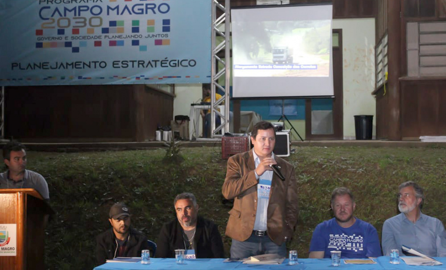 O Governo do Estado e a prefeitura de Campo Magro, na Região Metropolitana de Curitiba, vão regularizar 100 pequenas propriedades rurais em duas localidades do município: Ouro Fino e Campo Novo. O termo de cooperação técnica foi assinado quarta-feira (9) pelo diretor-presidente do Instituto de Terras, Cartografia e Geologia do Paraná (ITCG), Mozarte de Quadros Junior, e o prefeito de Campo Magro, Claudio Cesar Casagrande.Foto: DIvulgação/SEDEST