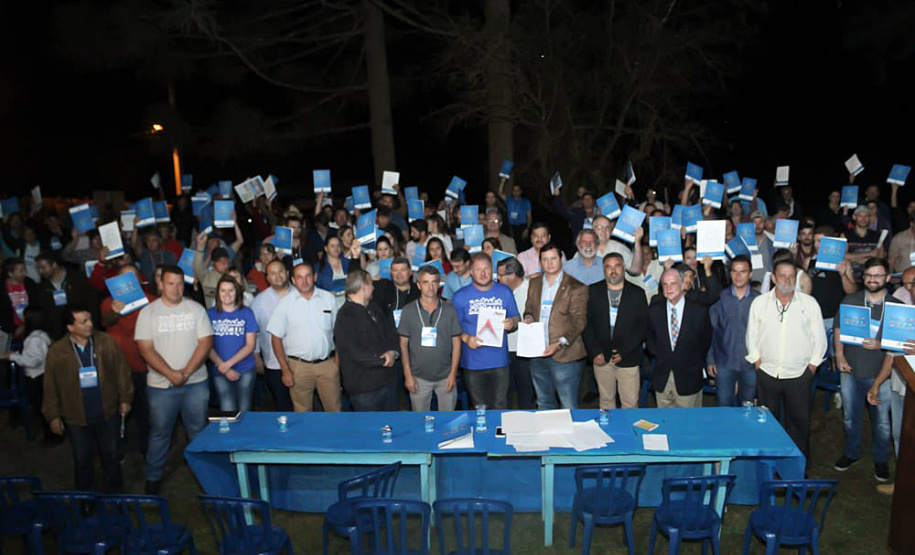 O Governo do Estado e a prefeitura de Campo Magro, na Região Metropolitana de Curitiba, vão regularizar 100 pequenas propriedades rurais em duas localidades do município: Ouro Fino e Campo Novo. O termo de cooperação técnica foi assinado quarta-feira (9) pelo diretor-presidente do Instituto de Terras, Cartografia e Geologia do Paraná (ITCG), Mozarte de Quadros Junior, e o prefeito de Campo Magro, Claudio Cesar Casagrande.Foto: DIvulgação/SEDEST