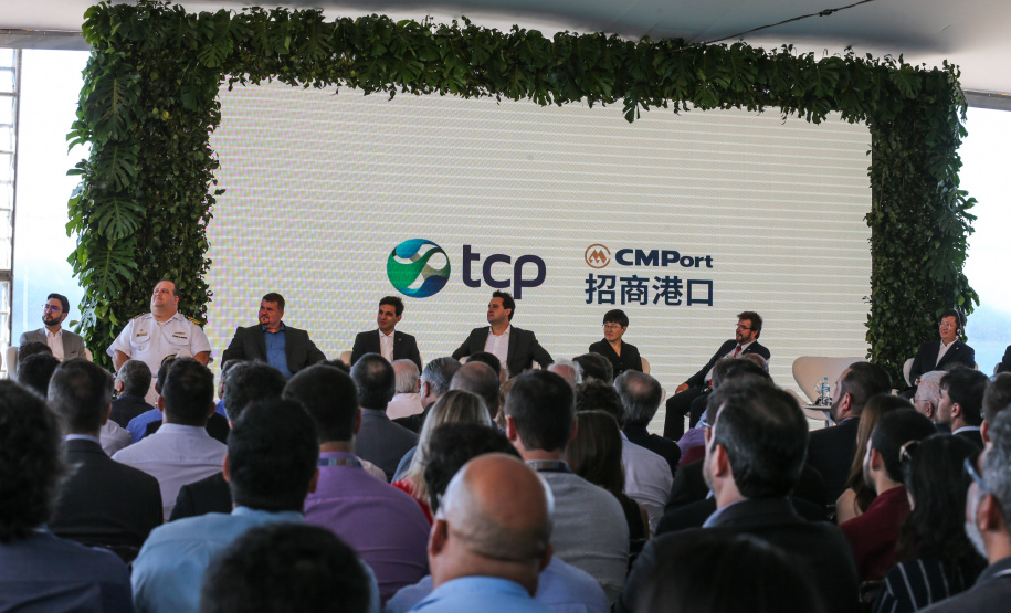 O governador Carlos Massa Ratinho Júnior inaugura nesta quinta-feira (10) , o viaduto da BR-277 e as obras de ampliação do Terminal de Contêineres de Paranaguá (TCP).Paranaguá, 09/10/2019 -  Foto: Geraldo Bubniak/AEN