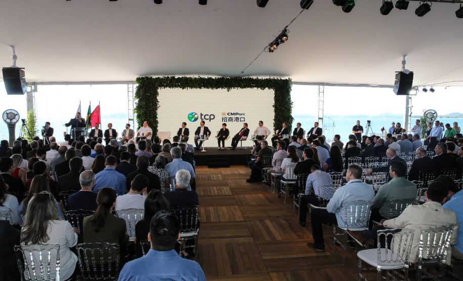O governador Carlos Massa Ratinho Júnior inaugura nesta quinta-feira (10) , o viaduto da BR-277 e as obras de ampliação do Terminal de Contêineres de Paranaguá (TCP).Paranaguá, 09/10/2019 -  Foto: Geraldo Bubniak/AEN
