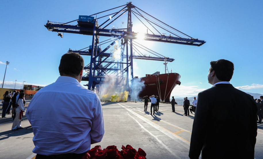 O governador Carlos Massa Ratinho Júnior inaugura nesta quinta-feira (10) , o viaduto da BR-277 e as obras de ampliação do Terminal de Contêineres de Paranaguá (TCP).Paranaguá, 09/10/2019 -  Foto: Geraldo Bubniak/AEN