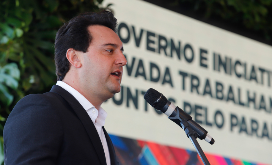 O Paraná passou a ter o maior terminal portuário em movimentação de contêineres do País. Nesta quinta-feira (10) o governador Carlos Massa Ratinho Junior inaugurou as obras de ampliação do Terminal de Contêineres de Paranaguá (TCP), que aumentarão o potencial de operação em 66%, passando das atuais 1,5 milhão TEUs/ano para 2,5 milhões.