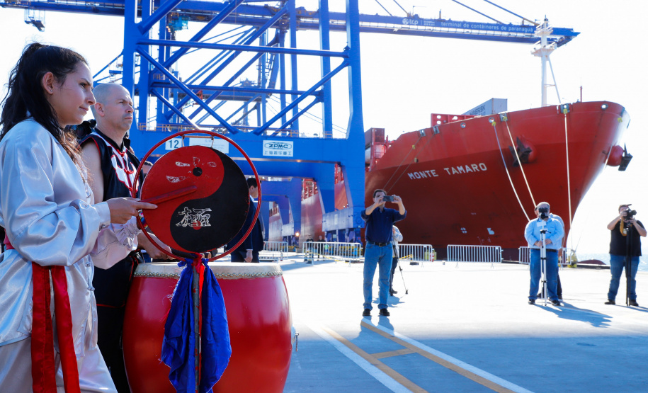 O Paraná passou a ter o maior terminal portuário em movimentação de contêineres do País. Nesta quinta-feira (10) o governador Carlos Massa Ratinho Junior inaugurou as obras de ampliação do Terminal de Contêineres de Paranaguá (TCP), que aumentarão o potencial de operação em 66%, passando das atuais 1,5 milhão TEUs/ano para 2,5 milhões.