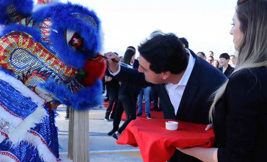 O Paraná passou a ter o maior terminal portuário em movimentação de contêineres do País. Nesta quinta-feira (10) o governador Carlos Massa Ratinho Junior inaugurou as obras de ampliação do Terminal de Contêineres de Paranaguá (TCP), que aumentarão o potencial de operação em 66%, passando das atuais 1,5 milhão TEUs/ano para 2,5 milhões.