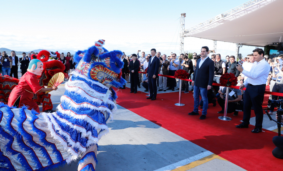 O Paraná passou a ter o maior terminal portuário em movimentação de contêineres do País. Nesta quinta-feira (10) o governador Carlos Massa Ratinho Junior inaugurou as obras de ampliação do Terminal de Contêineres de Paranaguá (TCP), que aumentarão o potencial de operação em 66%, passando das atuais 1,5 milhão TEUs/ano para 2,5 milhões.