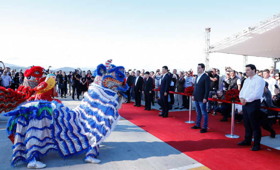 O Paraná passou a ter o maior terminal portuário em movimentação de contêineres do País. Nesta quinta-feira (10) o governador Carlos Massa Ratinho Junior inaugurou as obras de ampliação do Terminal de Contêineres de Paranaguá (TCP), que aumentarão o potencial de operação em 66%, passando das atuais 1,5 milhão TEUs/ano para 2,5 milhões.
