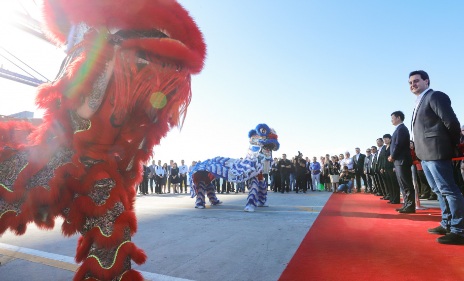 O Paraná passou a ter o maior terminal portuário em movimentação de contêineres do País. Nesta quinta-feira (10) o governador Carlos Massa Ratinho Junior inaugurou as obras de ampliação do Terminal de Contêineres de Paranaguá (TCP), que aumentarão o potencial de operação em 66%, passando das atuais 1,5 milhão TEUs/ano para 2,5 milhões.