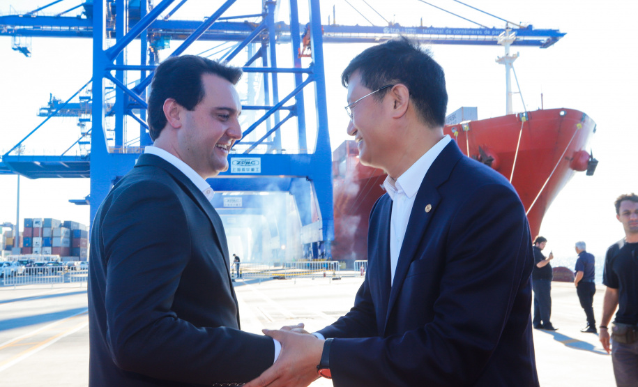 O Paraná passou a ter o maior terminal portuário em movimentação de contêineres do País