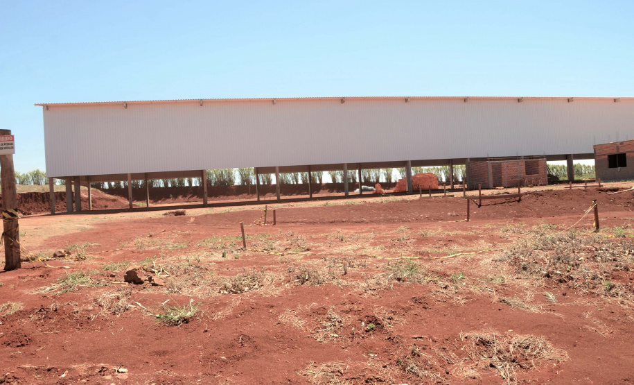 Um novo empreendimento de fruticultura, que recebe investimentos de R$ 26 milhões e está sendo instalado em Santo Antonio do Paraíso, no Norte Pioneiro, deverá impactar a economia da região. O empreendimento Vila Puree é integrado com produtores, que vão produzir oito tipos de frutas para extração da polpa. A renda que será gerada no campo está estimada em R$ 3,2 milhões por ano agrícola. Foto:Divulgação/SEAB