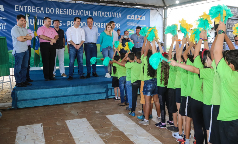 O governador Carlos Massa Ratinho Junior entrega nesta sexta-feira (11) moradias populares em Prado Ferreira. As moradias fazem parte de um projeto integrado do Governo do Estado com o Governo Federal e o município. Foto: Gilson Abreu/AEN