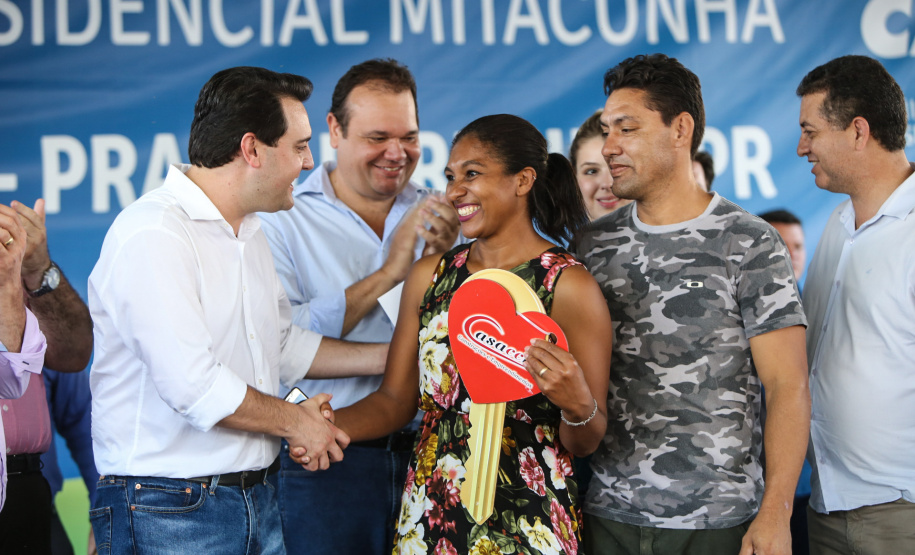 O governador Carlos Massa Ratinho Junior entrega nesta sexta-feira (11) moradias populares em Prado Ferreira. As moradias fazem parte de um projeto integrado do Governo do Estado com o Governo Federal e o município. Foto: Gilson Abreu/AEN