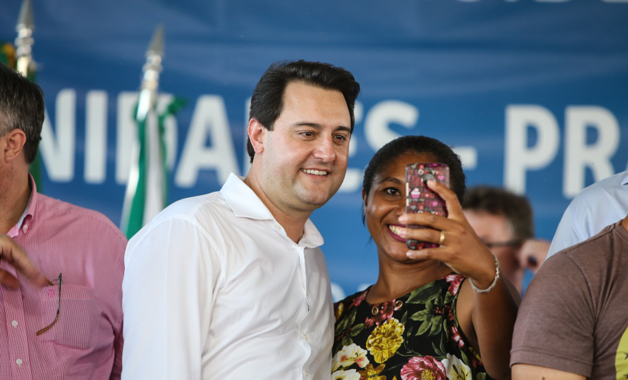 O governador Carlos Massa Ratinho Junior entrega nesta sexta-feira (11) moradias populares em Prado Ferreira. As moradias fazem parte de um projeto integrado do Governo do Estado com o Governo Federal e o município. Foto: Gilson Abreu/AEN