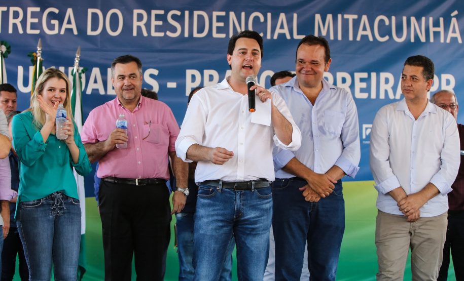 O governador Carlos Massa Ratinho Junior entrega nesta sexta-feira (11) moradias populares em Prado Ferreira. As moradias fazem parte de um projeto integrado do Governo do Estado com o Governo Federal e o município. Foto: Gilson Abreu/AEN