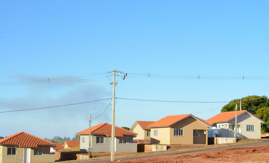 O governador Carlos Massa Ratinho Junior entregou nesta sexta-feira (11) as chaves de 133 casas populares a famílias de Nova Esperança, na região Noroeste do Paraná. O Foto: Guilherme Santos / Cohapar