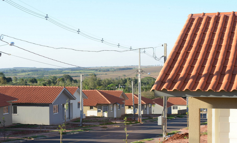 O governador Carlos Massa Ratinho Junior entregou nesta sexta-feira (11) as chaves de 133 casas populares a famílias de Nova Esperança, na região Noroeste do Paraná. O Foto: Guilherme Santos / Cohapar