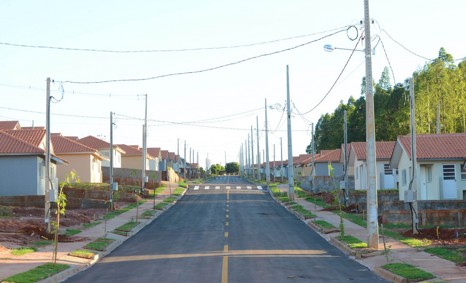 O governador Carlos Massa Ratinho Junior entregou nesta sexta-feira (11) as chaves de 133 casas populares a famílias de Nova Esperança, na região Noroeste do Paraná. O Foto: Guilherme Santos / Cohapar