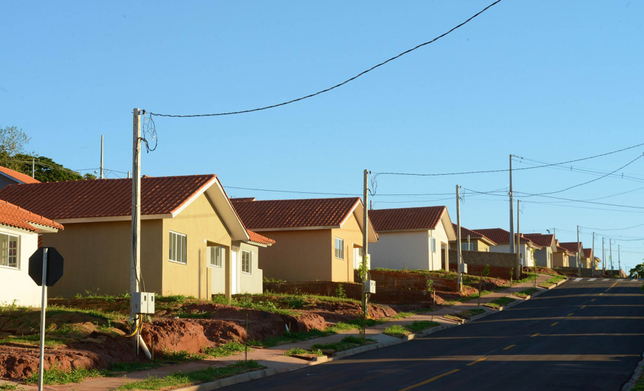 O governador Carlos Massa Ratinho Junior entregou nesta sexta-feira (11) as chaves de 133 casas populares a famílias de Nova Esperança, na região Noroeste do Paraná. O Foto: Guilherme Santos / Cohapar