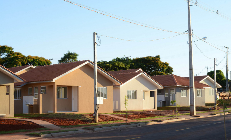 O governador Carlos Massa Ratinho Junior entregou nesta sexta-feira (11) as chaves de 133 casas populares a famílias de Nova Esperança, na região Noroeste do Paraná. O Foto: Guilherme Santos / Cohapar