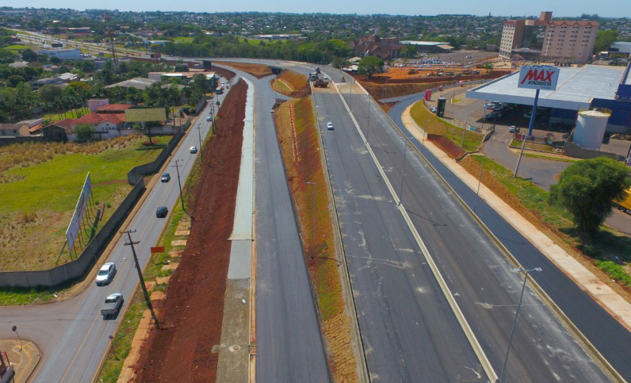 As obras de adequação do cruzamento entre a BR-277 e a Avenida Costa e Silva, em Foz do Iguaçu, que incluem a construção de um novo viaduto, estão quase concluídas. Prevista para ser finalizada em abril de 2020, a obra deve ser entregue nas próximas semanas.Foto: Divulgação/SEIL
