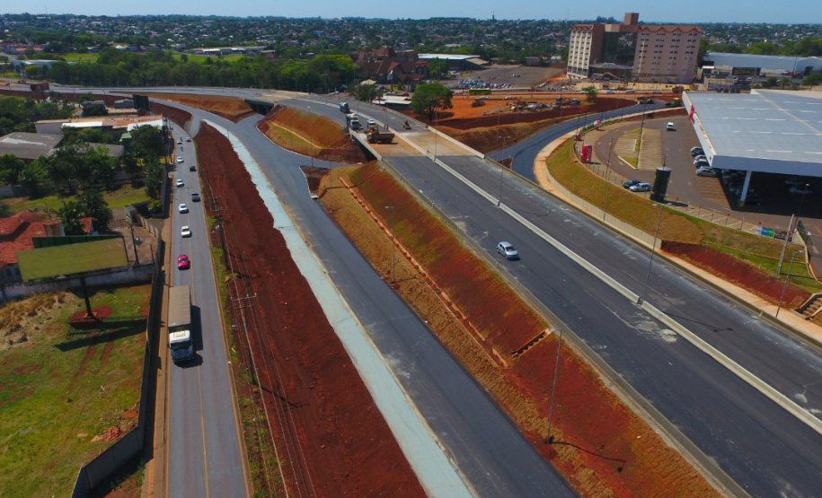 As obras de adequação do cruzamento entre a BR-277 e a Avenida Costa e Silva, em Foz do Iguaçu, que incluem a construção de um novo viaduto, estão quase concluídas. Prevista para ser finalizada em abril de 2020, a obra deve ser entregue nas próximas semanas.Foto: Divulgação/SEIL