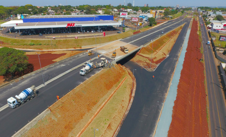 As obras de adequação do cruzamento entre a BR-277 e a Avenida Costa e Silva, em Foz do Iguaçu, que incluem a construção de um novo viaduto, estão quase concluídas. Prevista para ser finalizada em abril de 2020, a obra deve ser entregue nas próximas semanas.Foto: Divulgação/SEIL