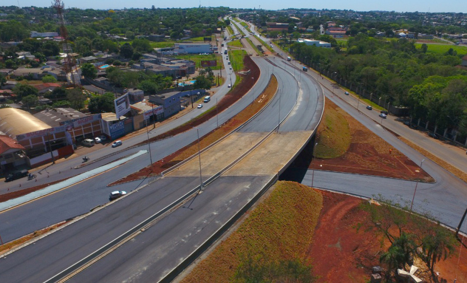 As obras de adequação do cruzamento entre a BR-277 e a Avenida Costa e Silva, em Foz do Iguaçu, que incluem a construção de um novo viaduto, estão quase concluídas. Prevista para ser finalizada em abril de 2020, a obra deve ser entregue nas próximas semanas.Foto: Divulgação/SEIL