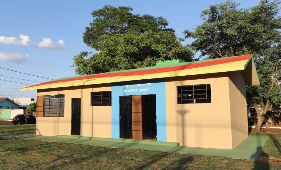 O governador Carlos Massa Ratinho Junior esteve neste sábado em Marumbi, no Vale do Ivaí, para inaugurar a unidade do programa Meu Campinho, espaço de esporte e lazer implantado pelo Governo do Estado no município. Presentes: prefeito de Marumbi, Adhemar Francisco Rejani; secretários: de Saúde, Beto Preto; de Desenvolvimento Urbano, João Calos Ortega; Primeira Dama do Estado, Luciana Saito Massa; apresentador Carlos Massa (ratinho); entre outros.Marumbi, 12-10-19.Foto: Arnaldo Alves / AEN.